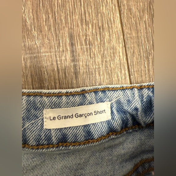 Frame Le Grand Garon High Rise Distressed Med Blue Raw Hem Denim Shorts Size 27 - Picture 3 of 4